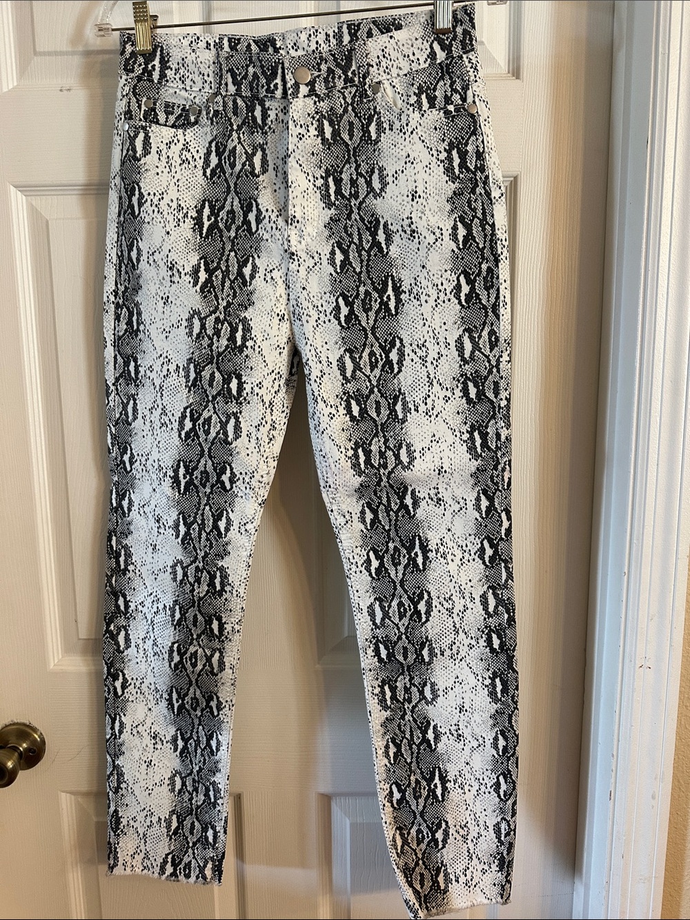 mittoshop Black & White Snake-Print Skinny Pants